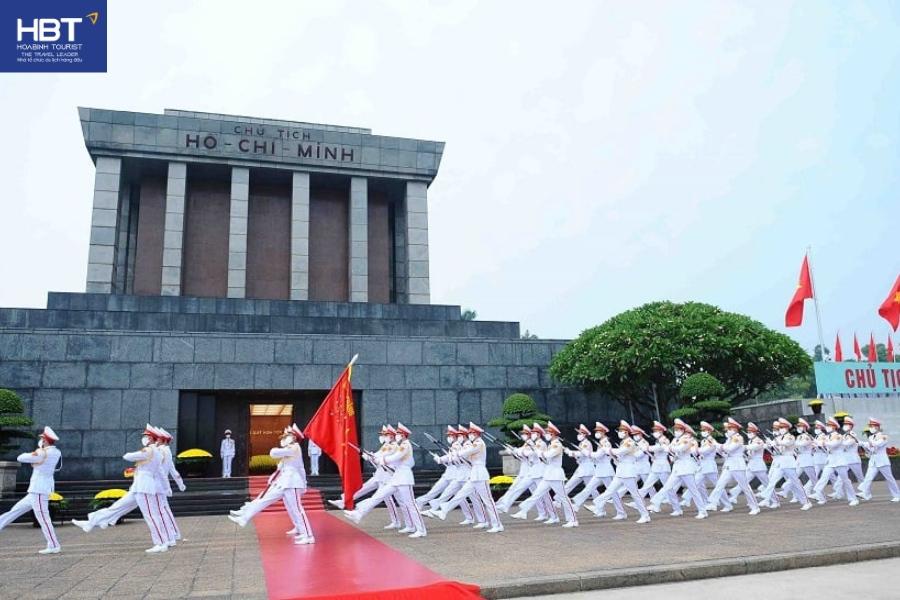 Lăng Chủ tịch Hồ Chí Minh - địa điểm du lịch Hà Nội 2/9