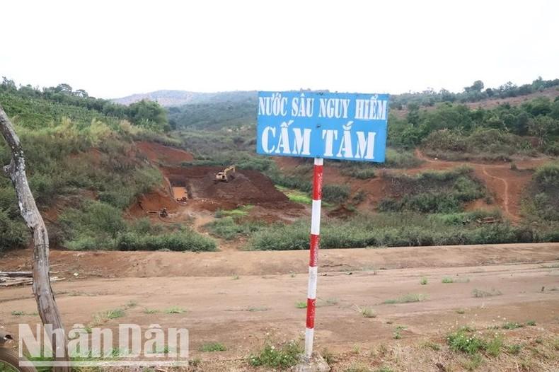 Hàng nghìn ha cây trồng ở Đắk Lắk đang đối mặt với khô hạn nặng ảnh 1